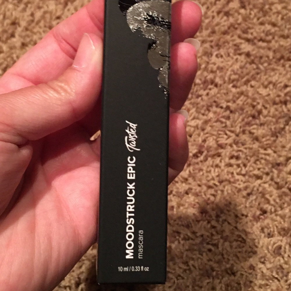 Younique twisted mascara